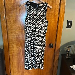 Loft midi dress geometric print size medium tee type material elastic drawstring